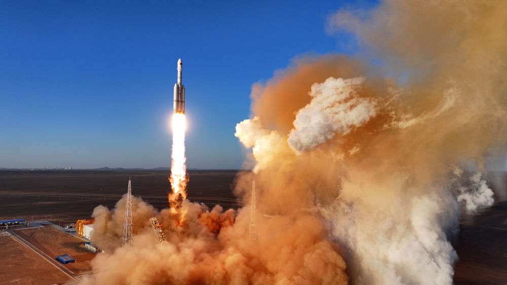 奋楫问天路，逐梦探苍穹