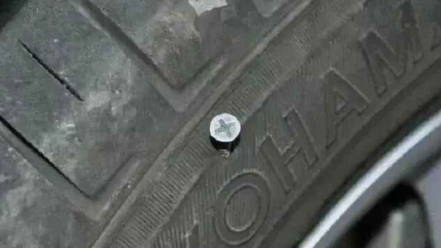 突然爆胎→稳住别慌！