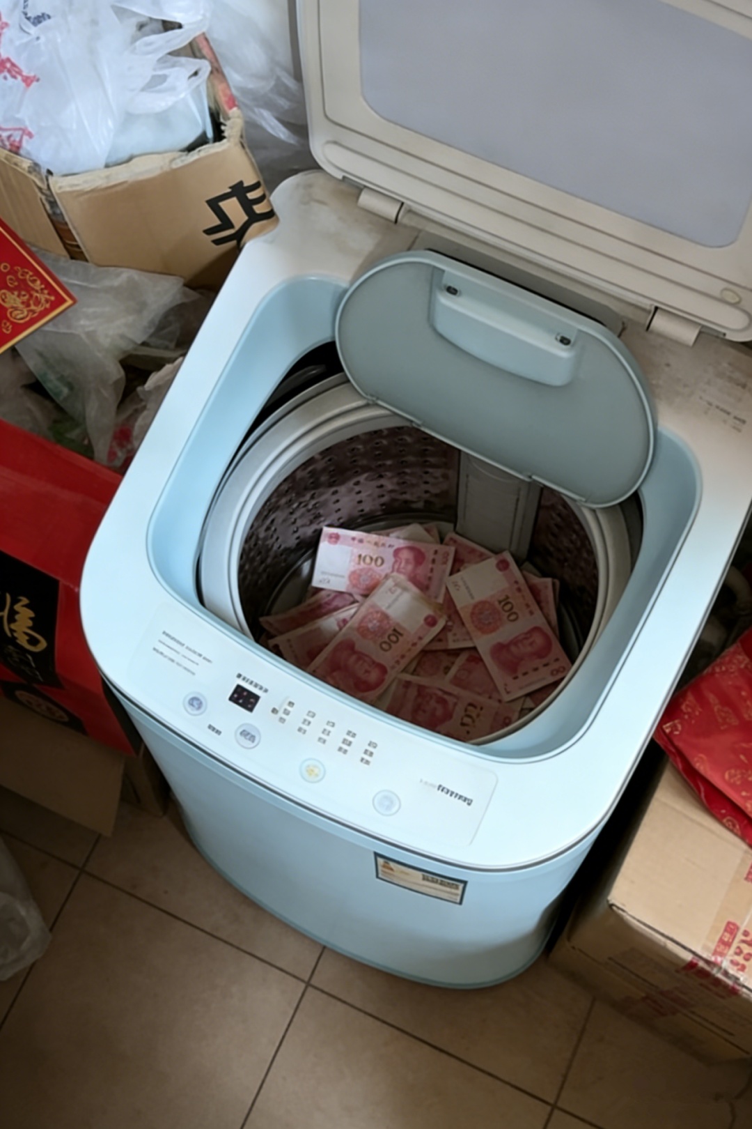 上海90岁老夫妻洗衣机藏在洗衣机里的10万元不翼而飞！护工说，自己是清白的，真相是→