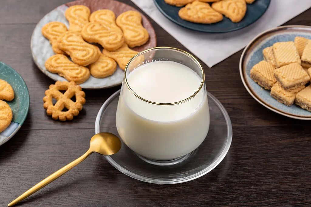 今天起，喝牛奶的习惯改一下