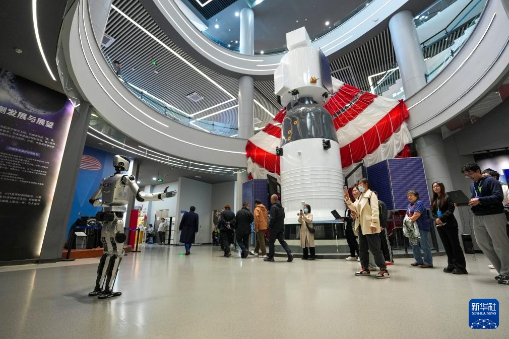 机器人探馆哈工大航天馆