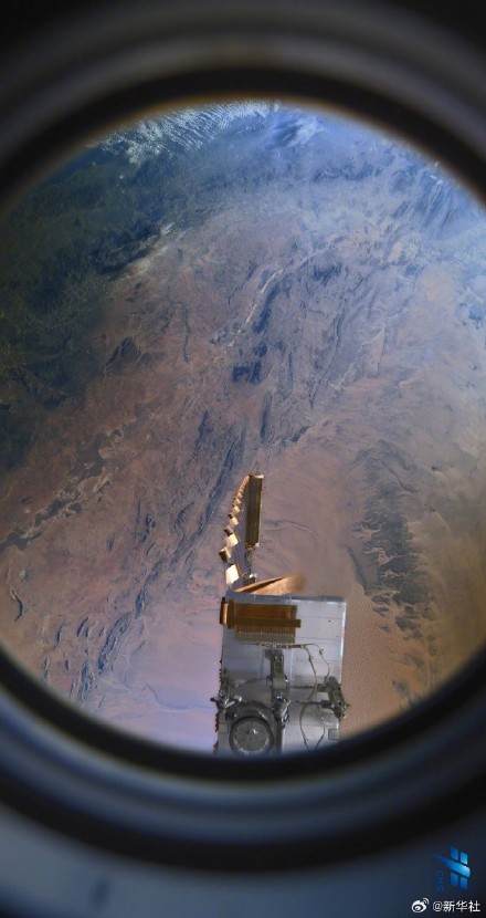 中国航天日邂逅宇宙级浪漫