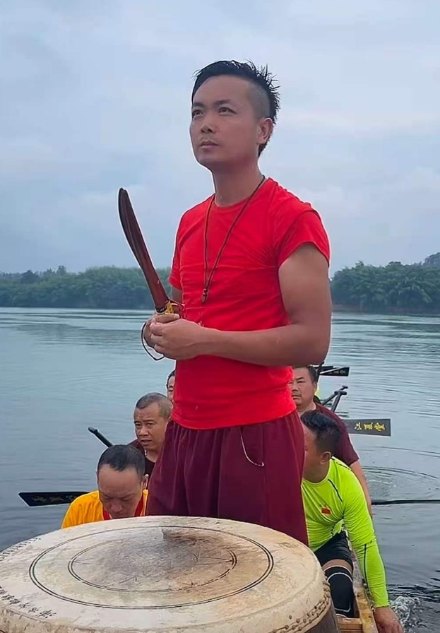 这是实力派！麻阳一龙舟队鼓手打鼓气势拉满，网友：有千军万马奔腾之势