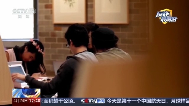 伪装校友、利用AI编造“真题”专骗留学生 案件细节曝光