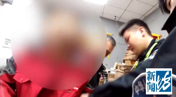 快递员将7999元的手机放买家门口丢失，20多天后，手机“自动报警”了……