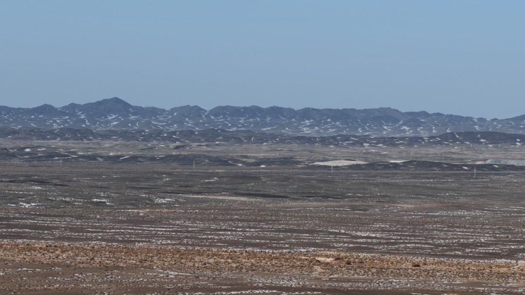 只有通勤车抵达的小站，“70后”师傅和“00后”徒弟在此扎根