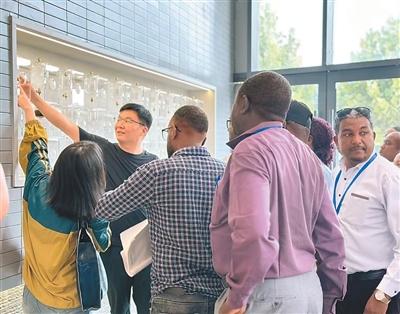 小小的咖啡豆，何以跨越重洋在这座县城生根发芽？