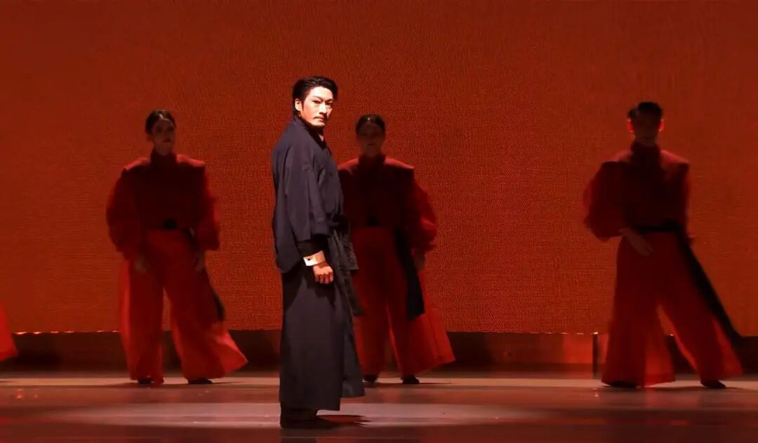 热搜第一！男演员脱掉和服才向观众鞠躬：要做回真真正正中国人