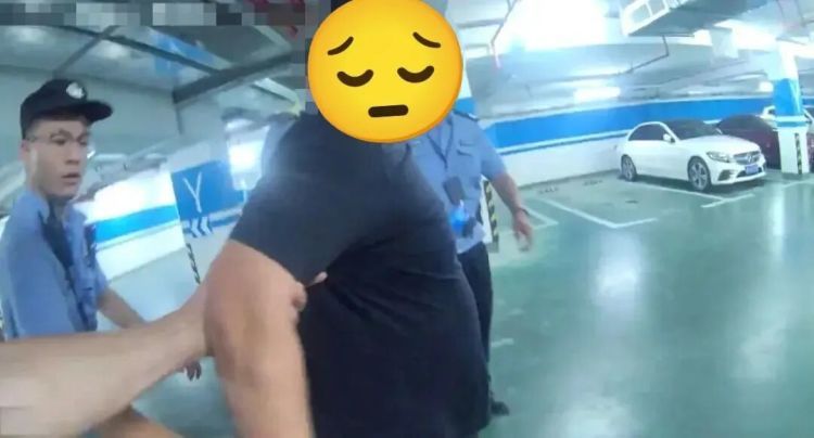 屡教不改！两名男子无证驾驶被拘留！