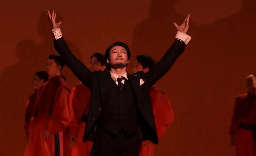 热搜第一！男演员脱掉和服才向观众鞠躬：要做回真真正正中国人