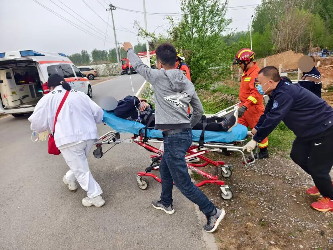 采摘需谨慎！顺义一男子被卡树上7小时&nbsp;顺义消防科学施救化险为夷