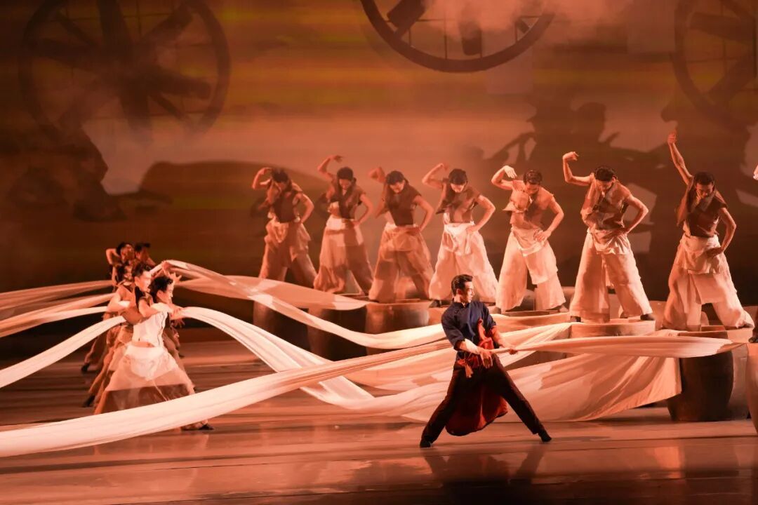 热搜第一！演员脱掉和服致谢，为何令人感动？