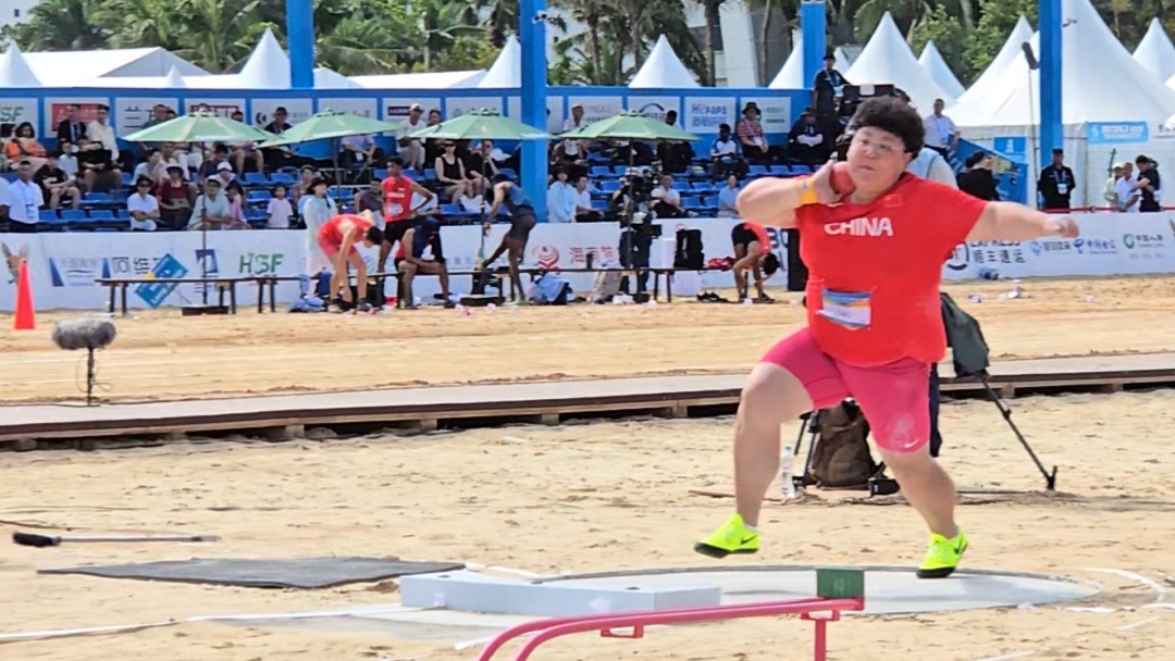 宋佳媛获亚沙会沙滩田径女子铅球金牌