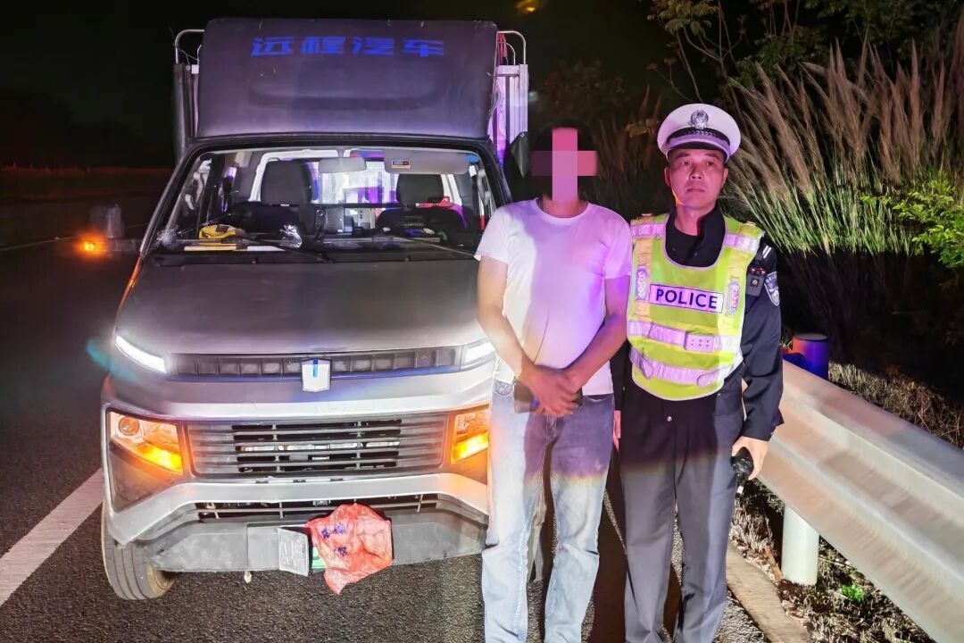 折叠车牌又套上塑料袋？在高速上这么开，一次记21分！