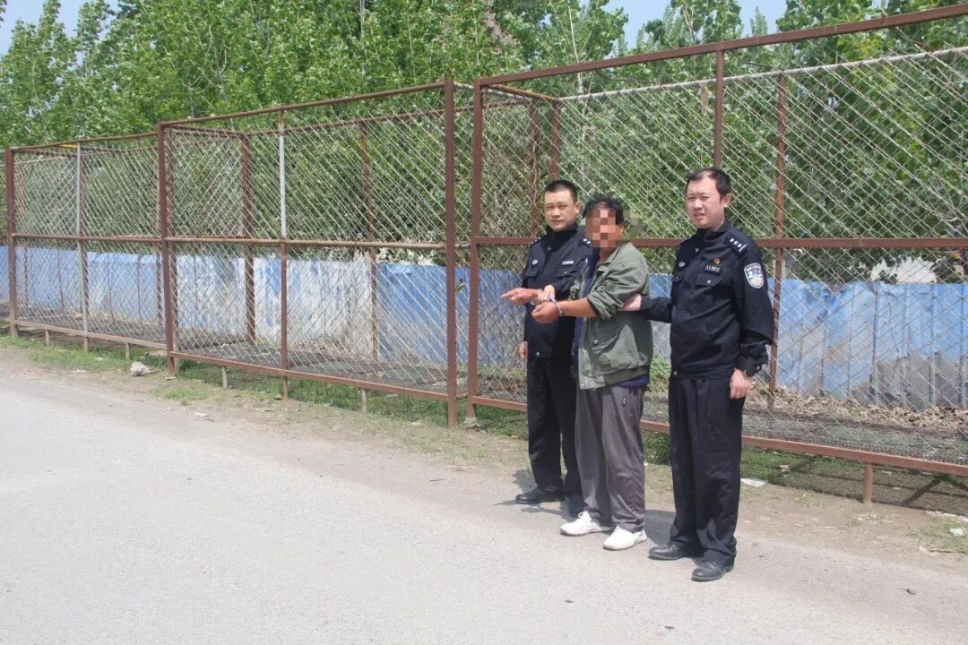 男子杀害岳父后潜逃33年，警方披露细节：因家庭纠纷与妻子及岳父激烈争执后持刀行凶，嫌疑人已在河北落网