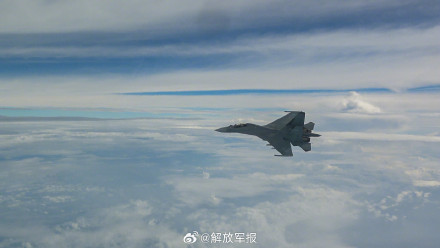 氛围感拉满！战鹰与蓝天超适配