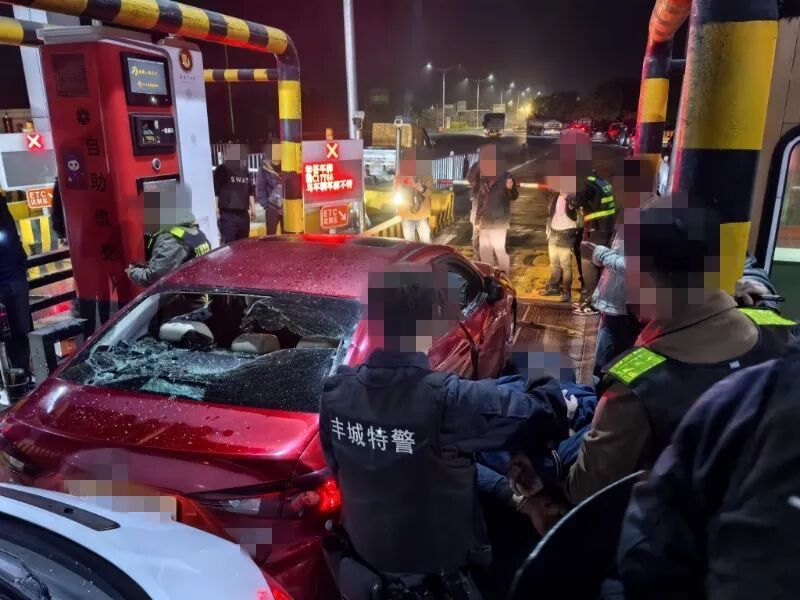 直击抓捕现场！3名贩毒嫌疑人落网！