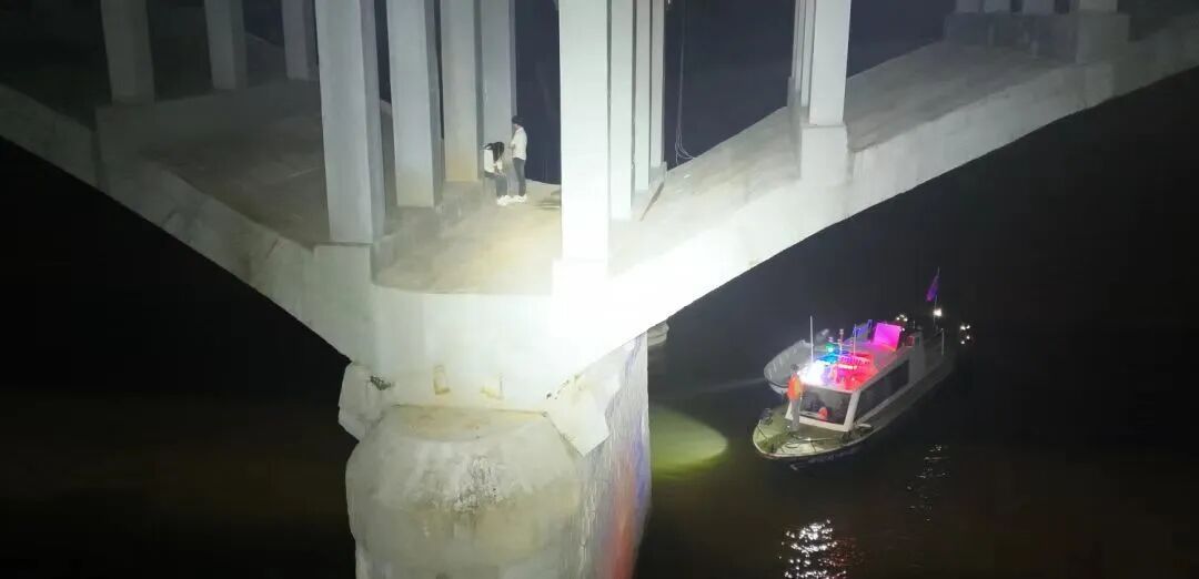 凌晨，浙江一对情侣在桥洞内被发现