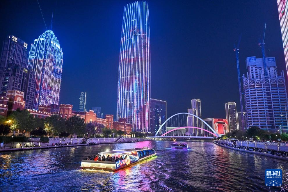 津城夜色揽宾客