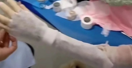 长期不拔充电器？当心惹火！