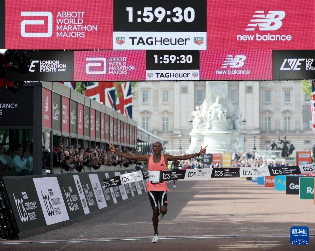 马拉松——萨维破世界纪录 成为正式比赛“破2”第一人
