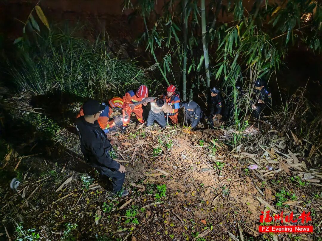 反转了！他竟是在逃人员！福州警方当场抓获