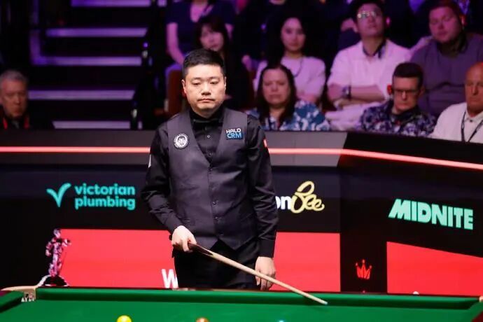 赵心童9-7暂时领先丁俊晖 斯诺克“中国德比”今日17时决胜负！