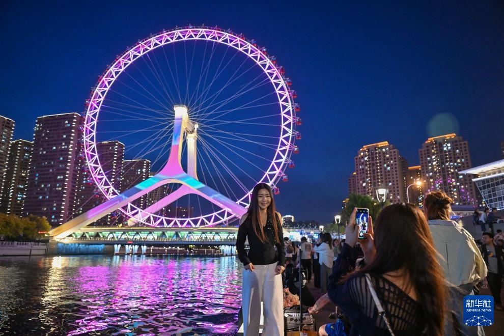 津城夜色揽宾客