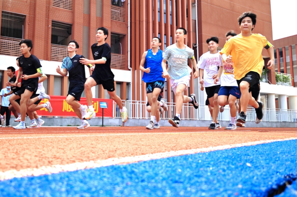 15岁少年每天加练2公里致膝盖受损，专家：切忌盲目突击诱发“跑步膝”