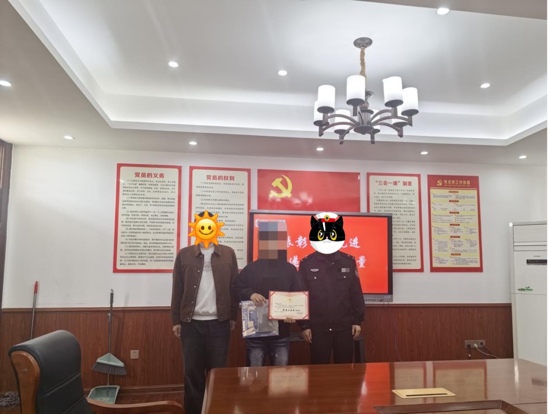 路边几朵“漂亮花”，初中生一个操作直接立大功！