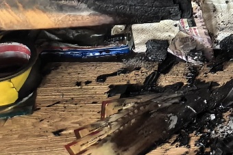 长期不拔充电器？当心惹火！