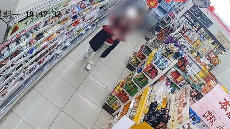 上海一女子为宣泄压力，竟多次在便利店干这事，被刑拘！