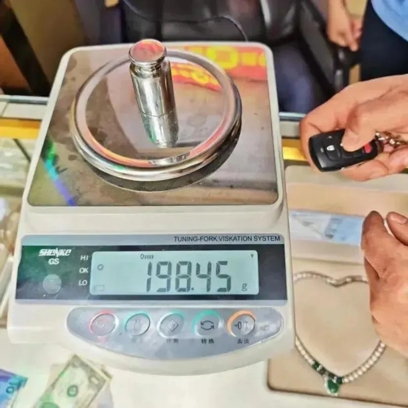 遥控器藏口袋，按一下“偷”金，广东广州一黄金店因使用“遥控作弊秤”被立案