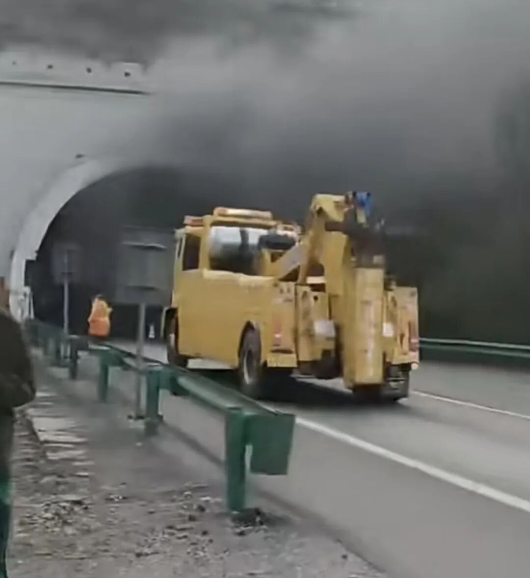 “妈，我可能出不去了……”