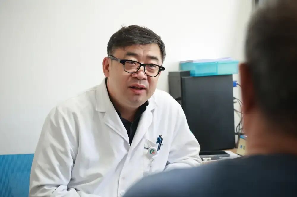 太凶险！哈尔滨44岁男子“倒”在诊室外……