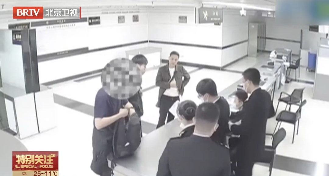 机场遇到这种人，赶紧远离！很多人差点中招，海关紧急提醒——