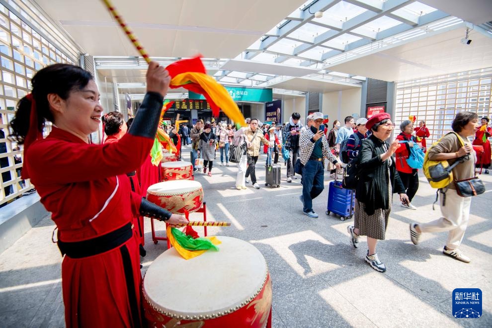 上海至泰州早茶旅游专列首发