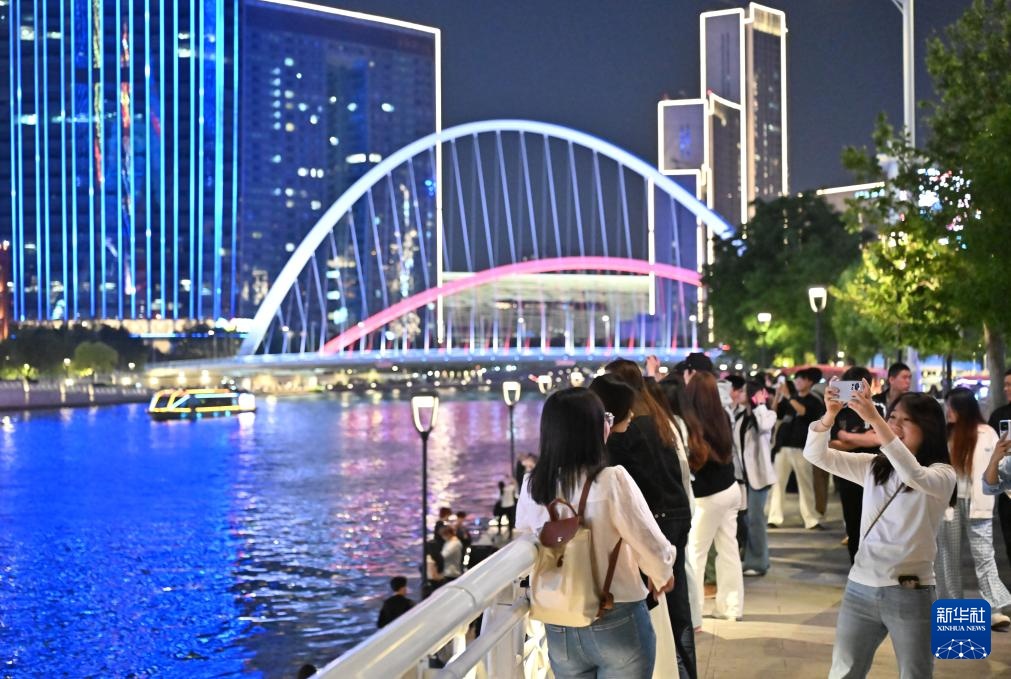 津城夜色揽宾客