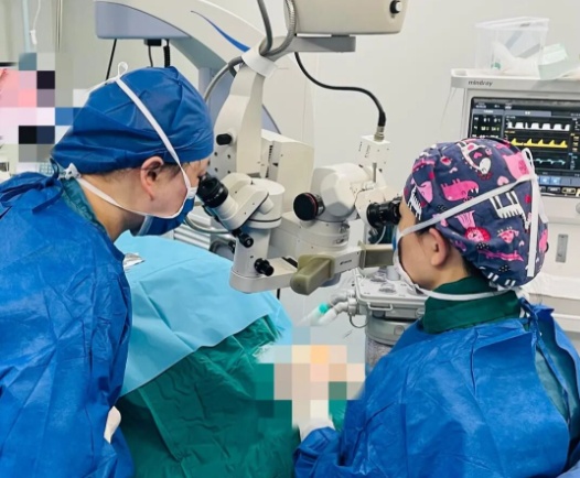 男子一个动作险些失明！飞虫入眼千万不要用手揉