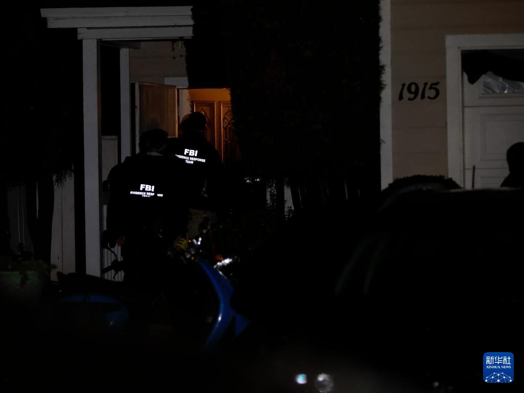 美国执法人员搜查白宫记协晚宴枪手住所