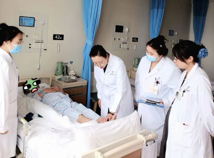 爱吃猪脚饭的注意了！深圳43岁男子被紧急送医抢救！医生：再晚来一步命就没了