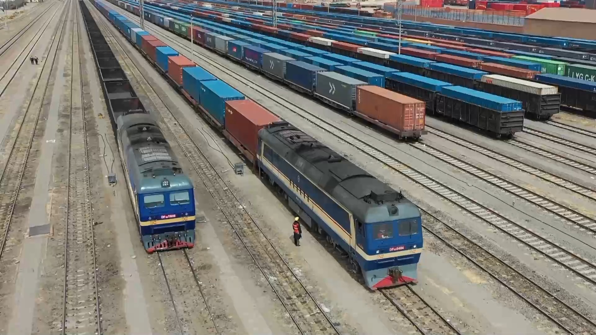 今年中欧班列“中通道”通行量突破1500列