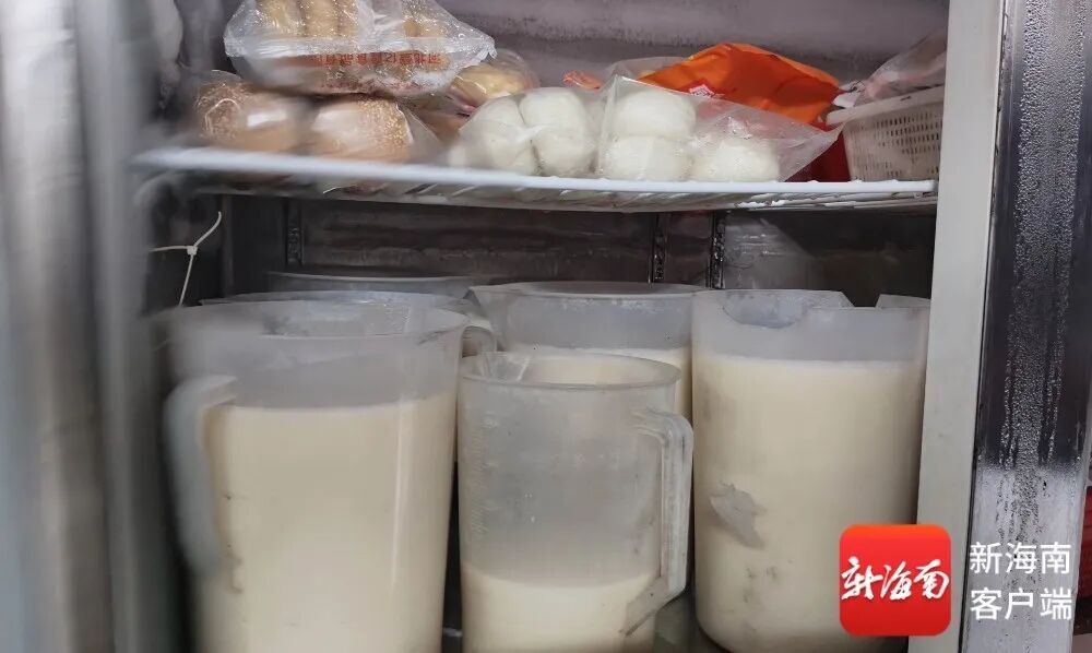 果盘店水果发霉、库房蟑螂爬上食材……海口下架84家问题外卖店→