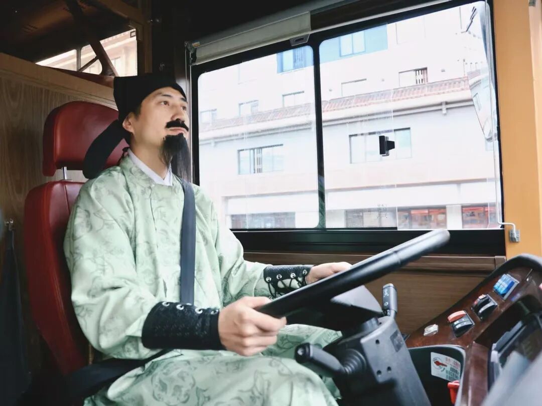 杜甫开的公交车，你坐过吗？