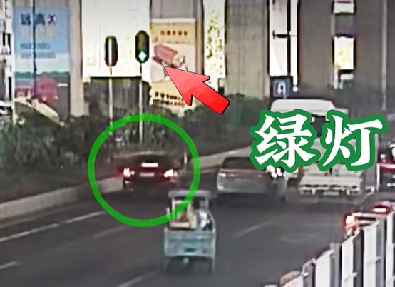 广州一“电鸡”闯红灯被撞飞，交警认定：电动自行车驾驶人对事故负全责