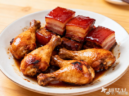 男孩狂炫6个鸡腿加红烧肉进了ICU