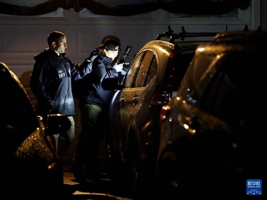 美国执法人员搜查白宫记协晚宴枪手住所