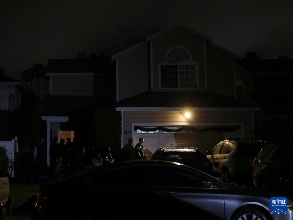 美国执法人员搜查白宫记协晚宴枪手住所