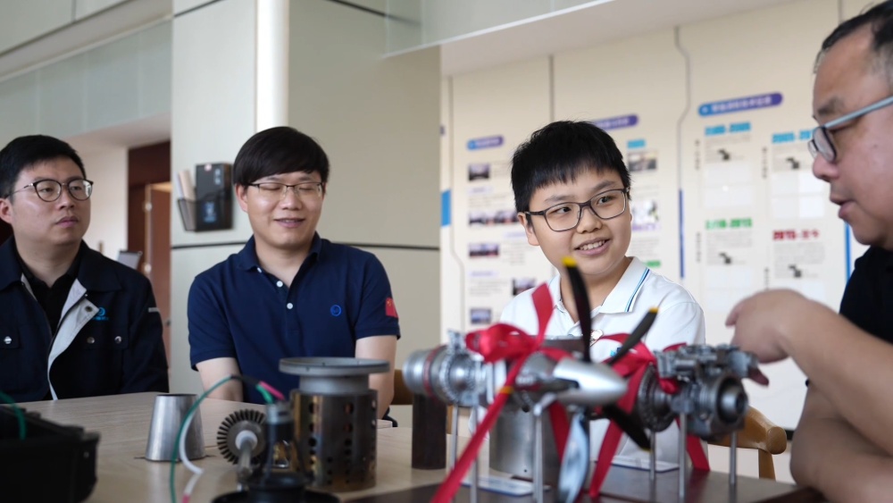初中生手搓发动机！中国航发专家助“涡喷少年”追逐“飞天梦”