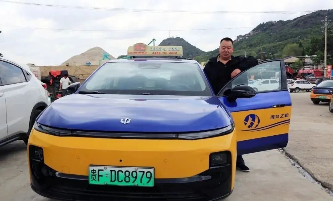 “他闯红灯，你们不要扣他分，好不好”